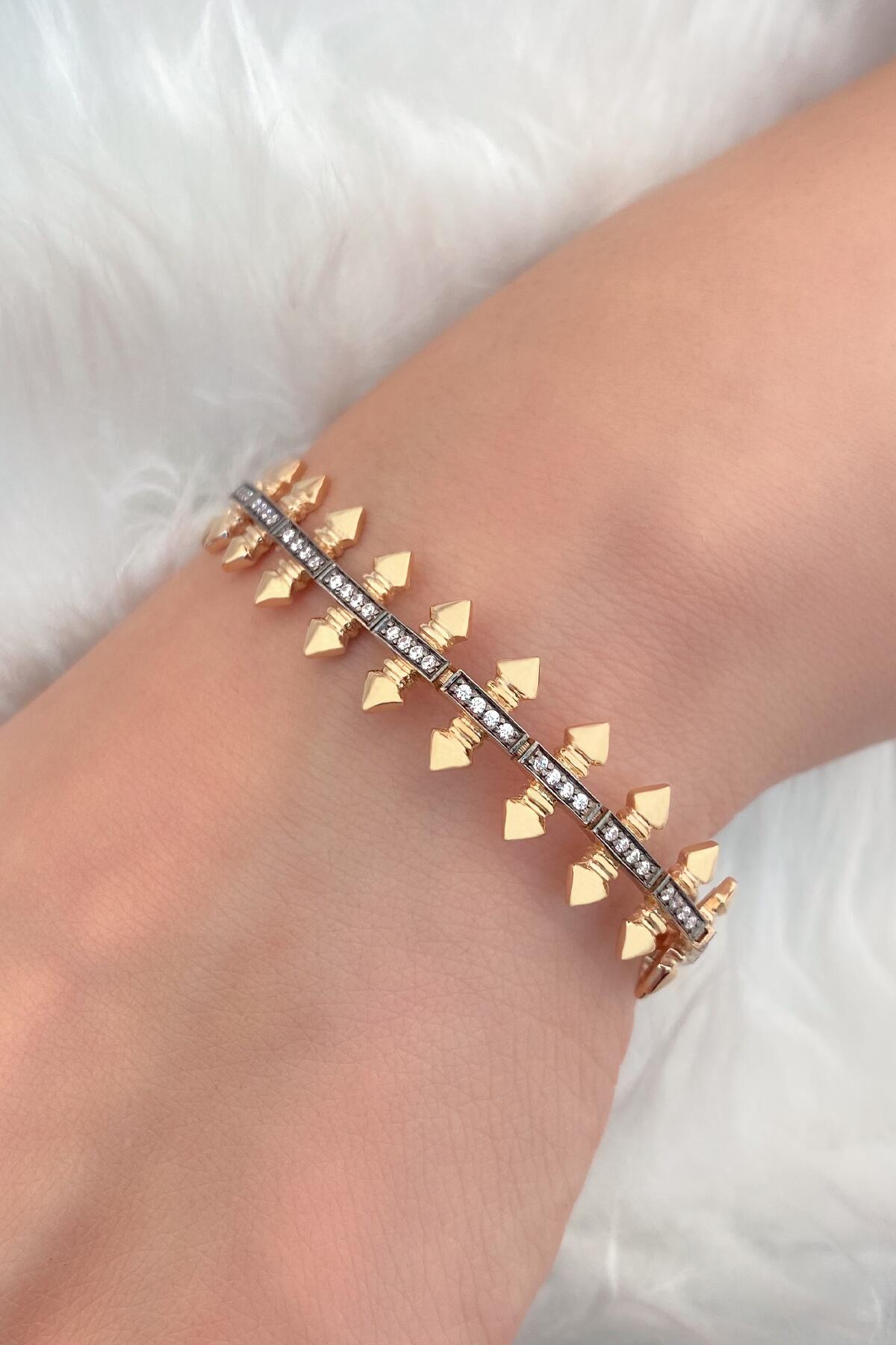 14K Gold Nail Patterned Bracelet