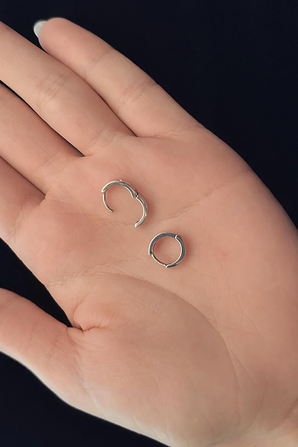 14ct Gold One Stone Huggie Earrings