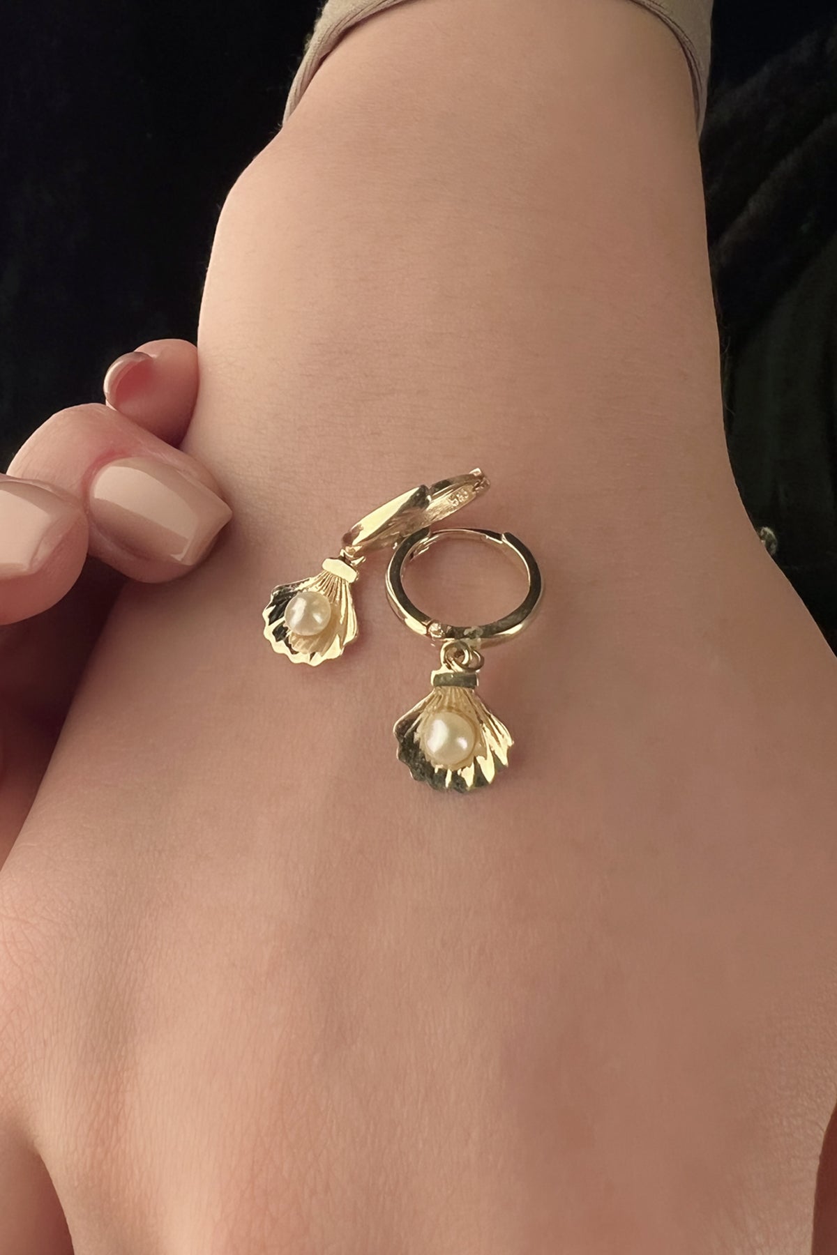 14ct Gold Oyster Dangle Huggie Earrings