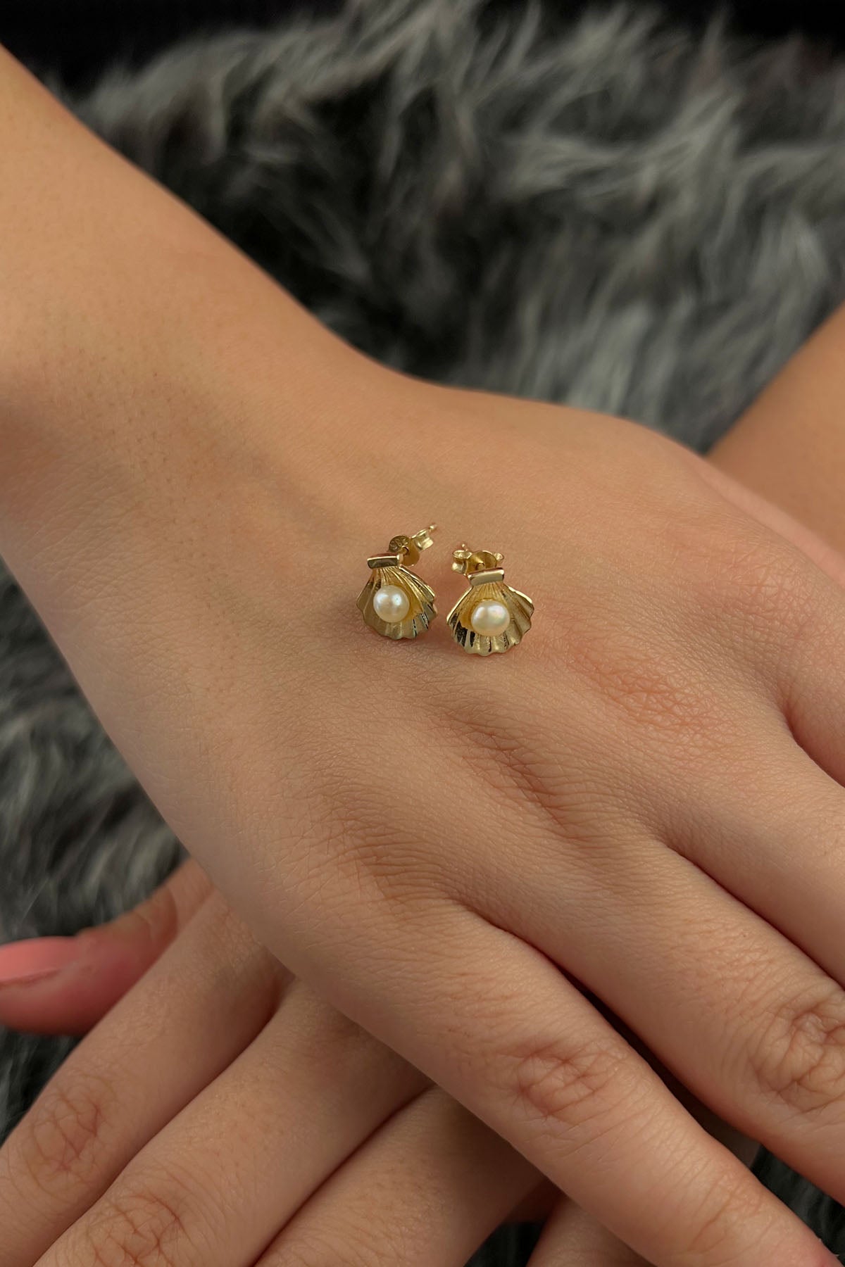 14ct Gold Oyster Stud Earrings