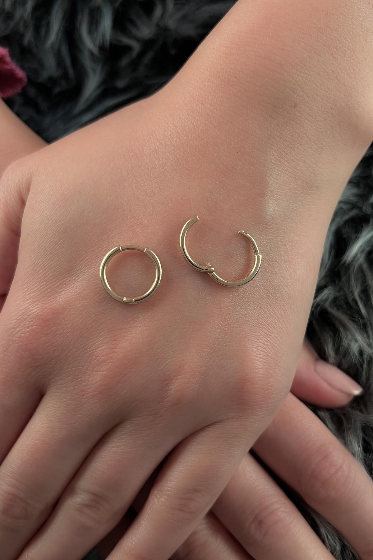 14K  Gold Plain Hoop Earrings