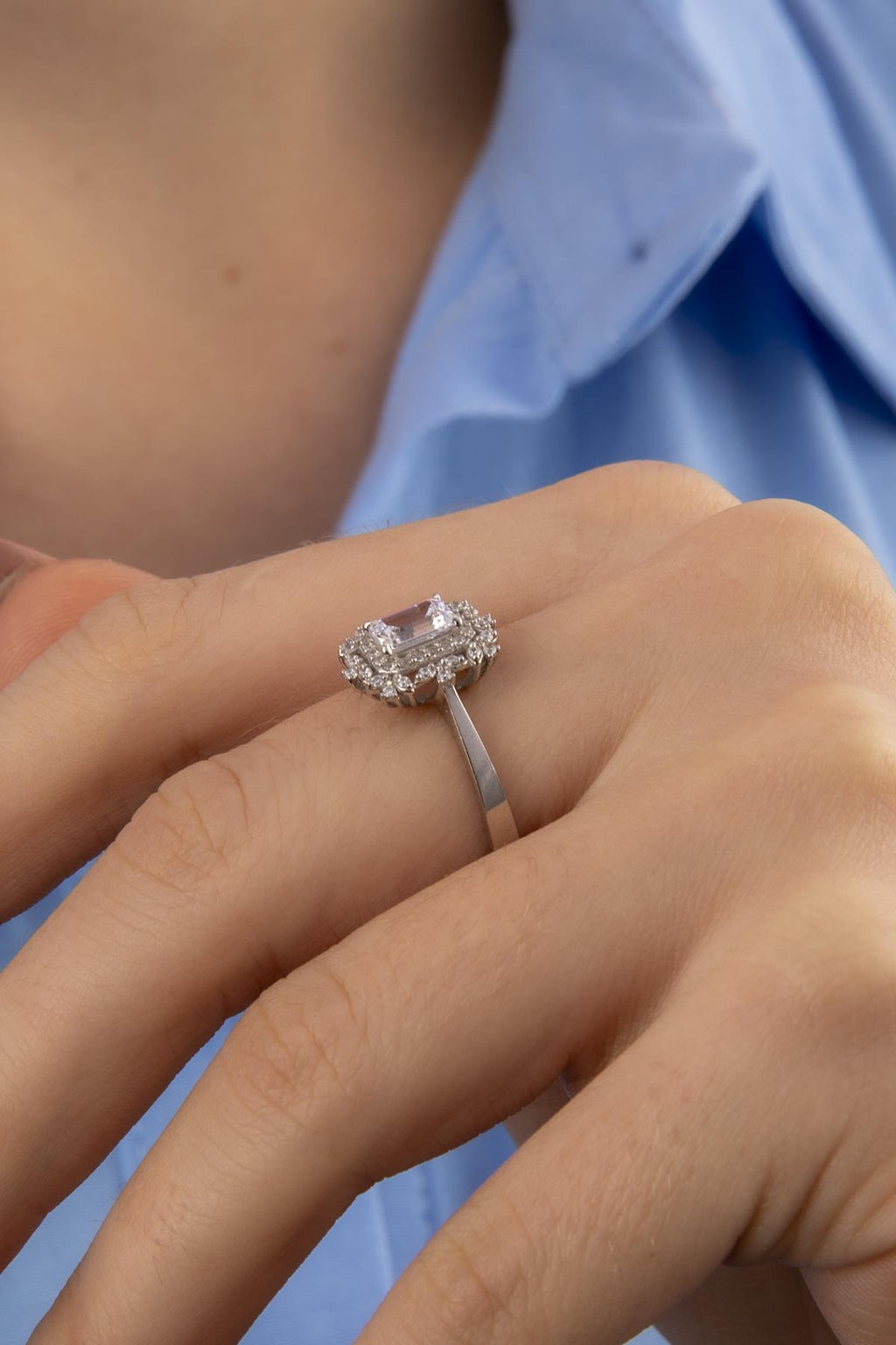 14ct Gold Queen Baguette Ring White