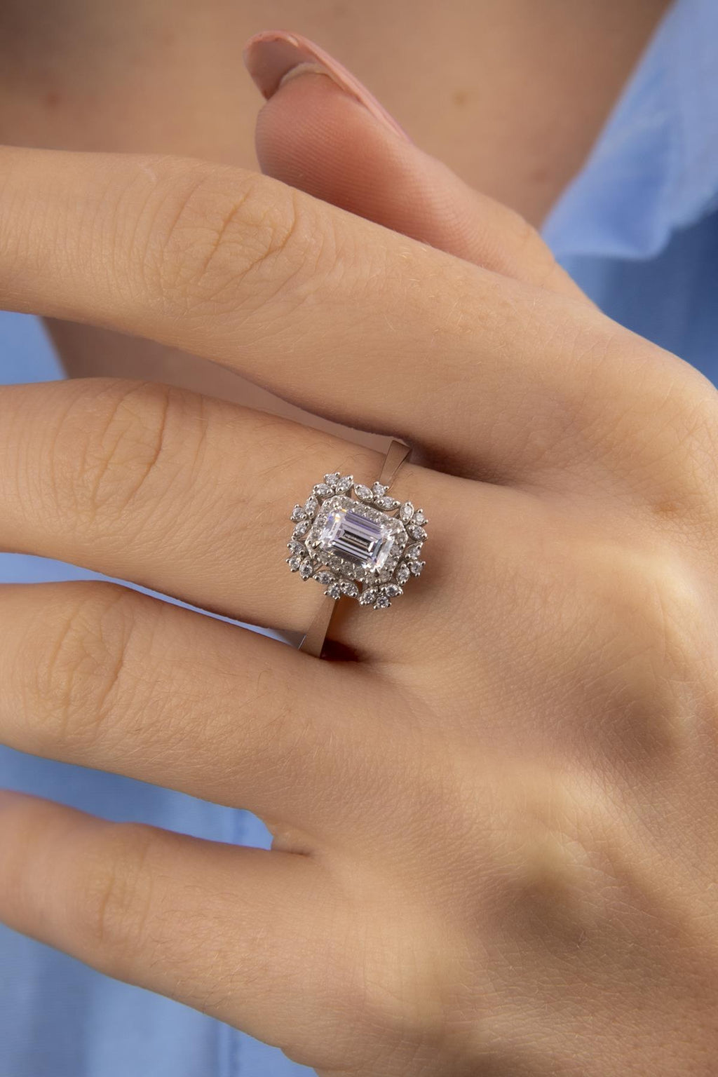 14ct Gold Queen Baguette Ring White