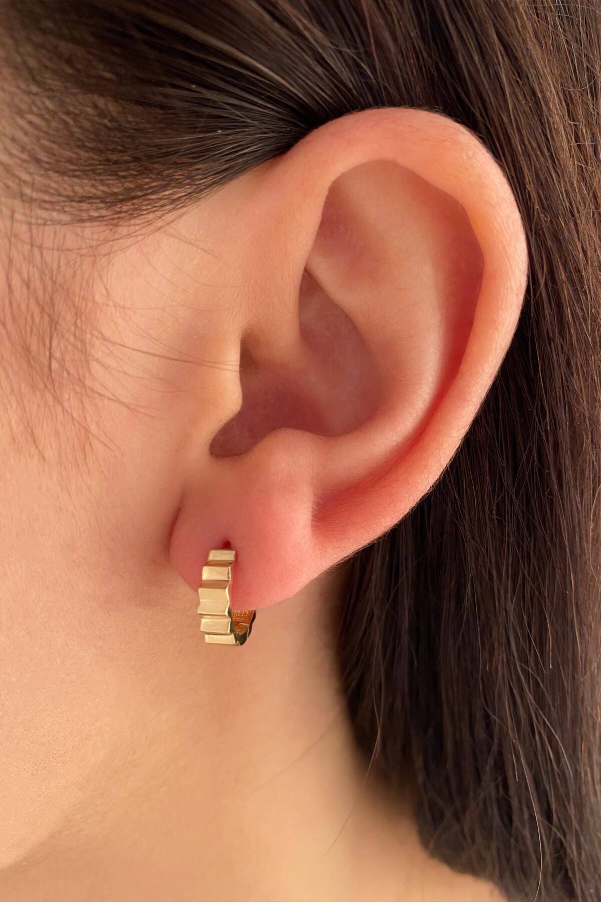 14ct Gold Ridged Huggie Hoop Earrings