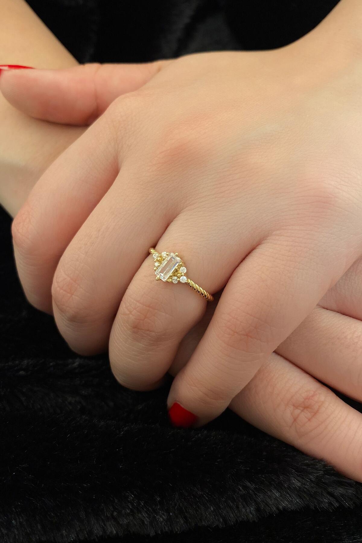 14ct Gold Rope Solitaire Baguette With 3 Stone Ring