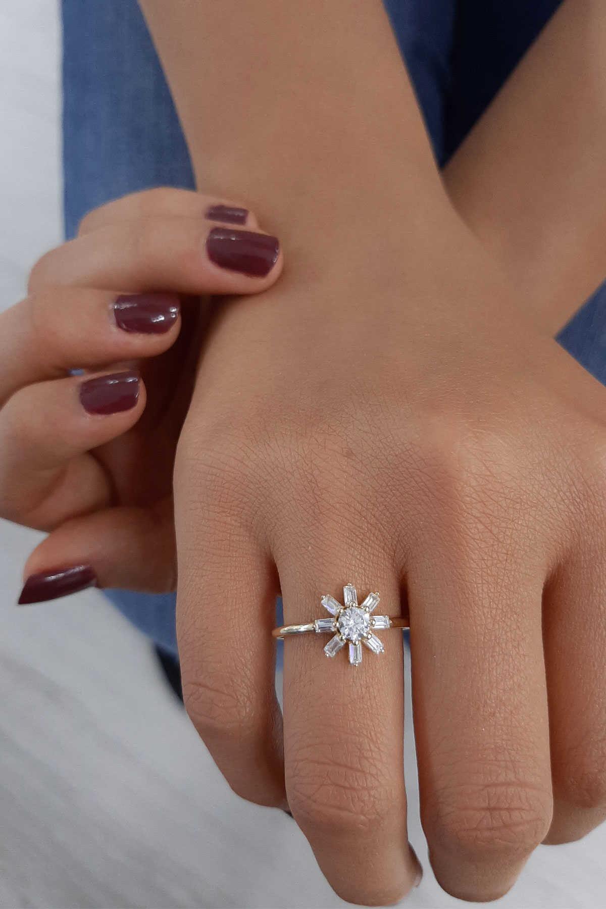 14ct Gold Rose Shaped Baguette Ring