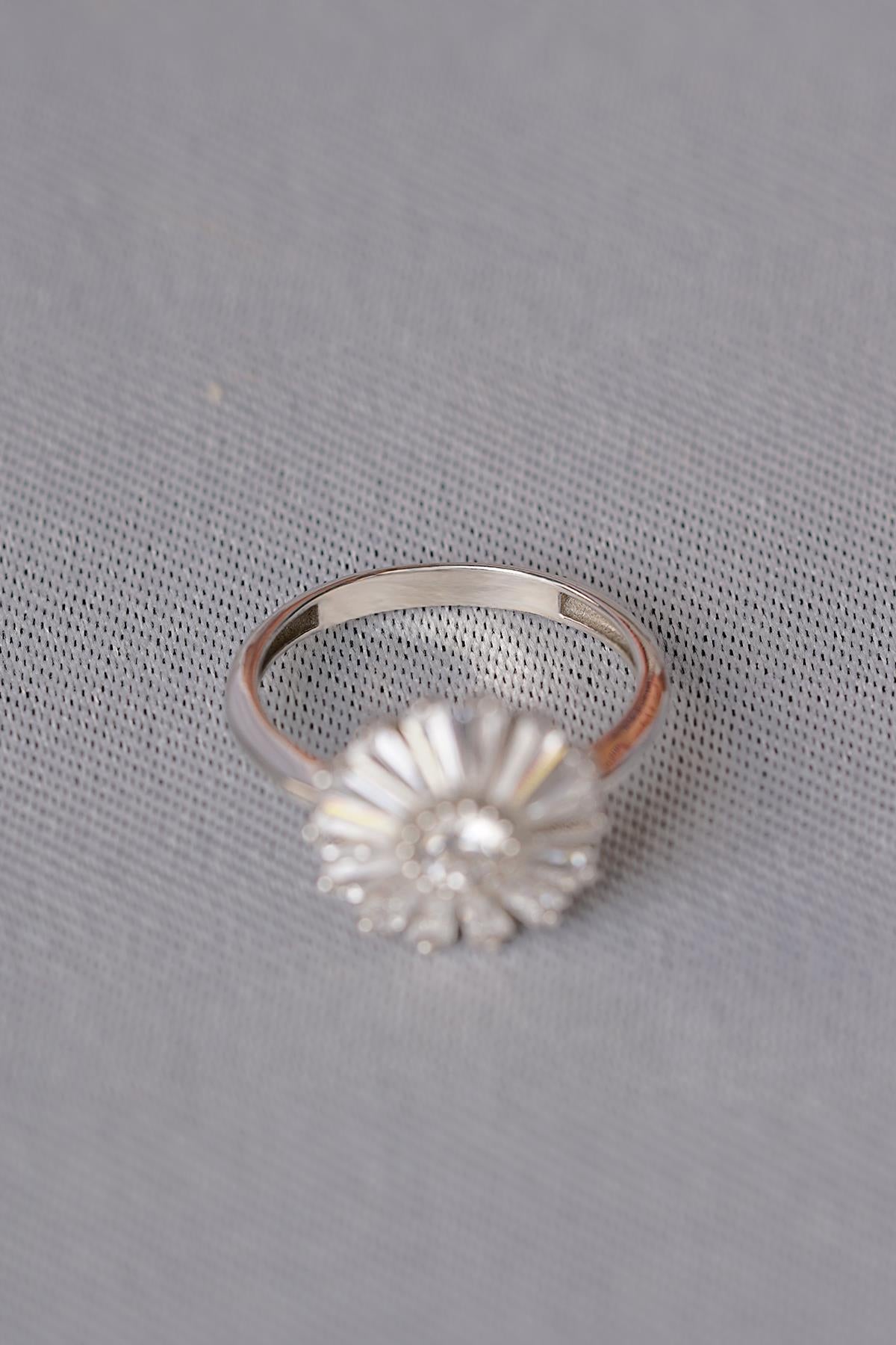 14ct Gold Rose Shaped Baguette Ring