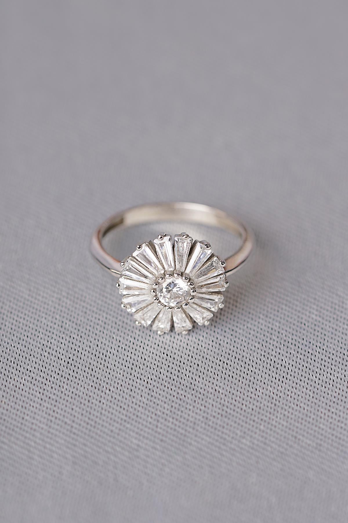 14ct Gold Rose Shaped Baguette Ring