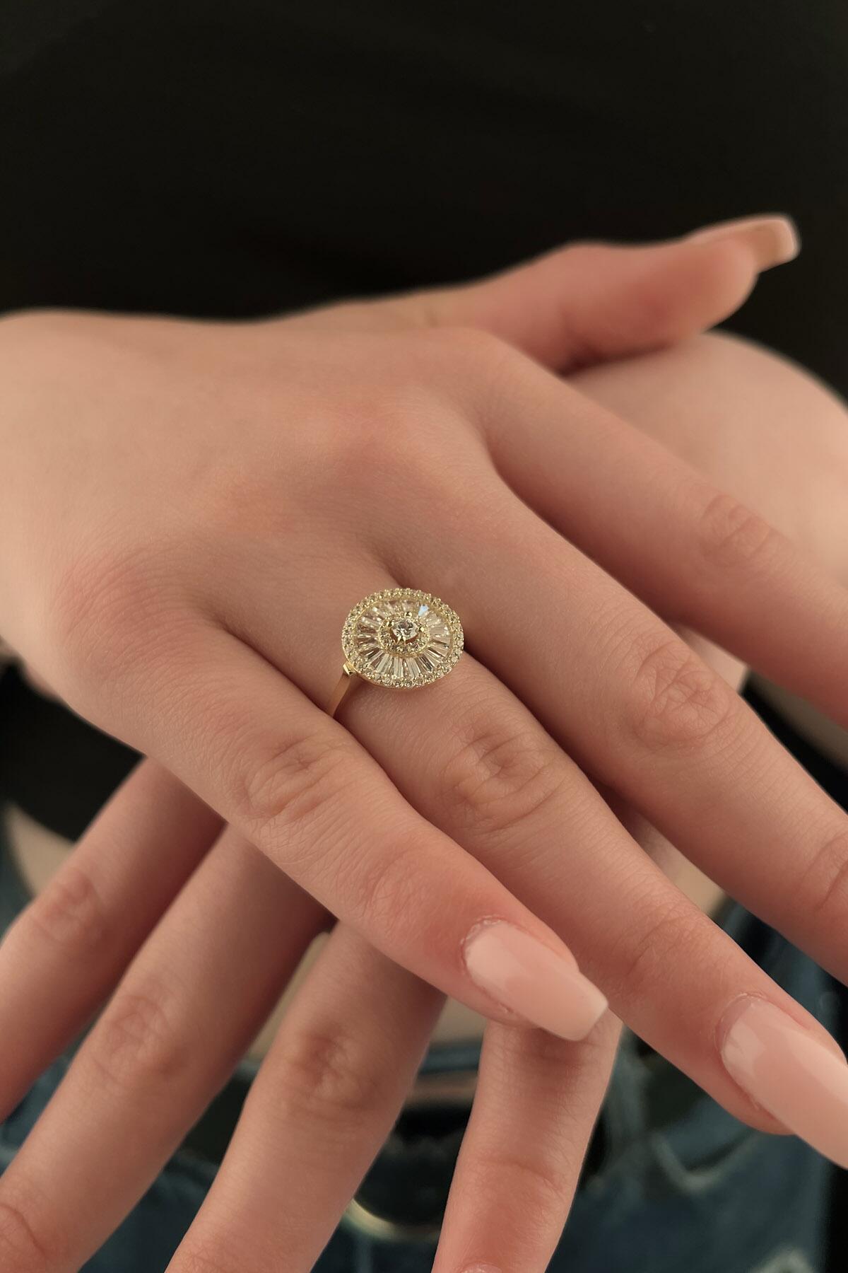 14ct Gold Round Baguette Ring