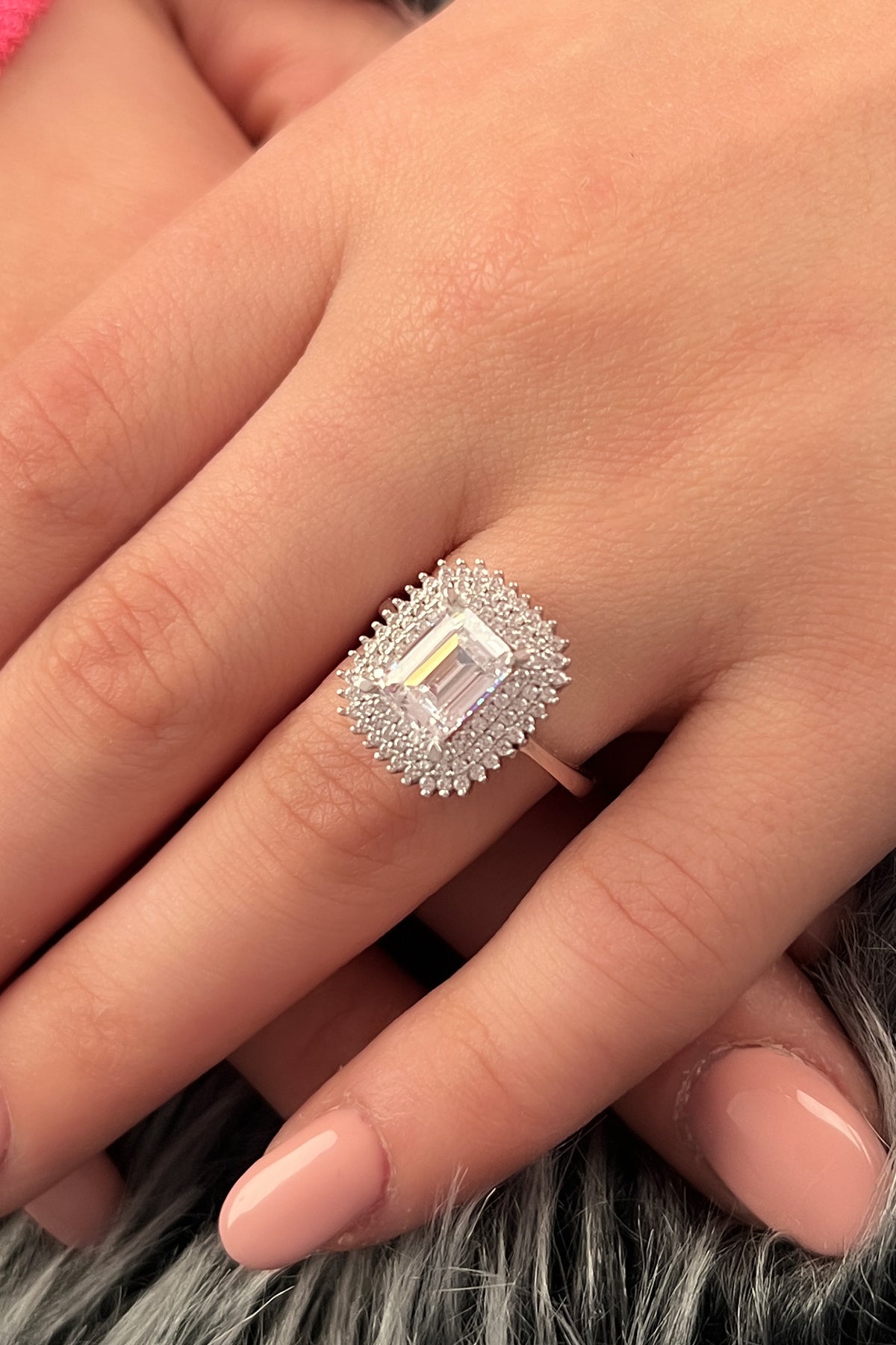 14ct Gold Round Stone Rectangel Cluster Baguette Ring