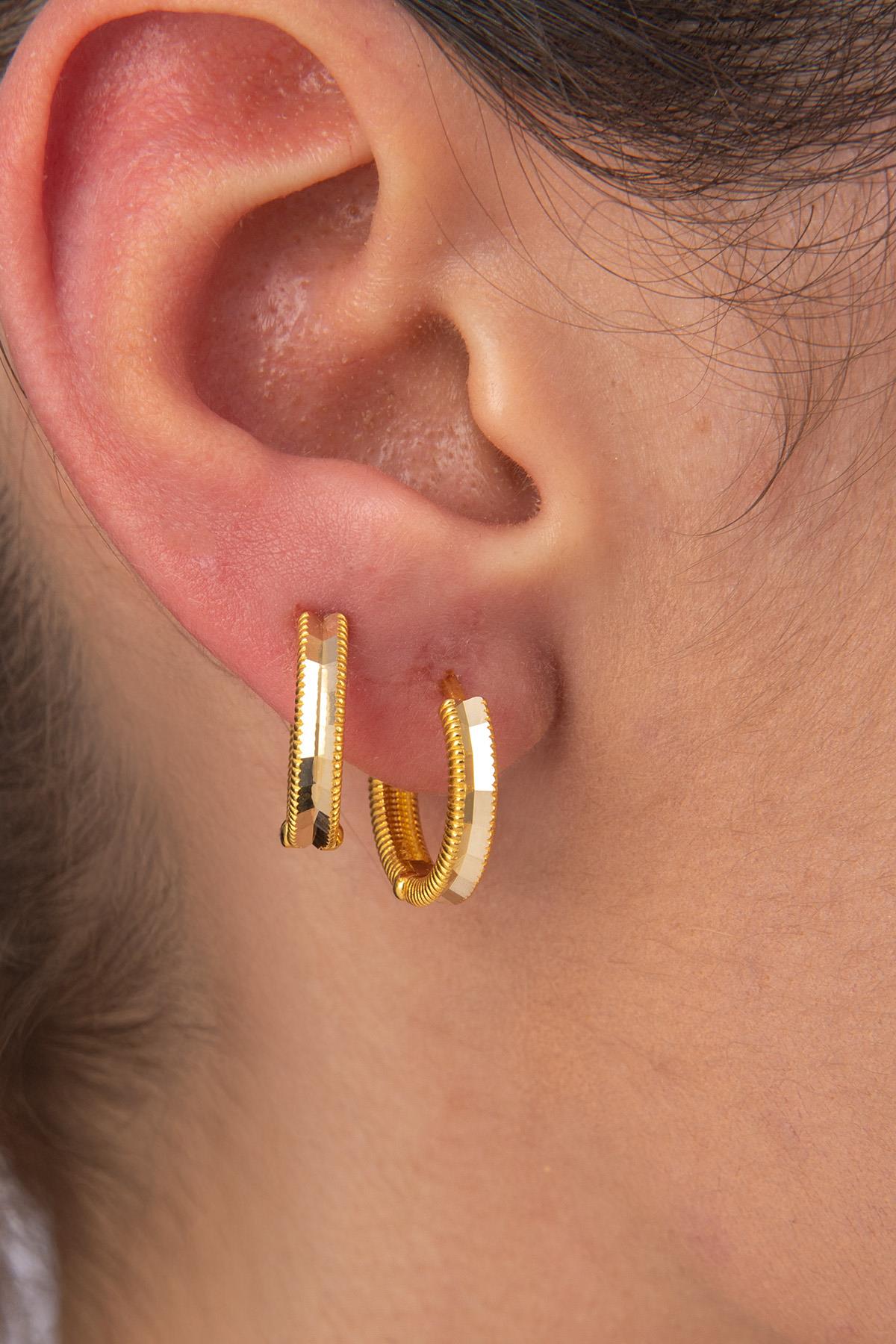 14ct Gold Shiny Huggie Earrings