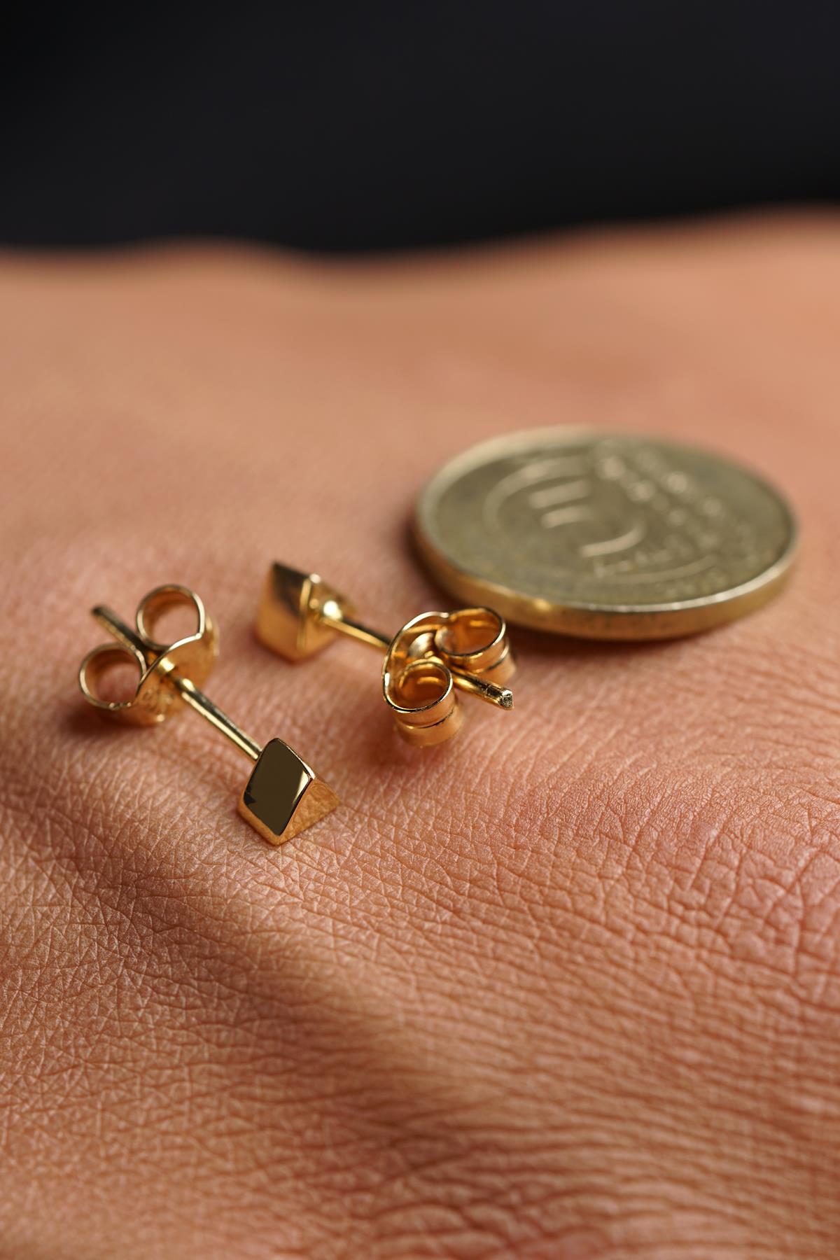 14ct Gold Small Triangle Shape Stud Earrings