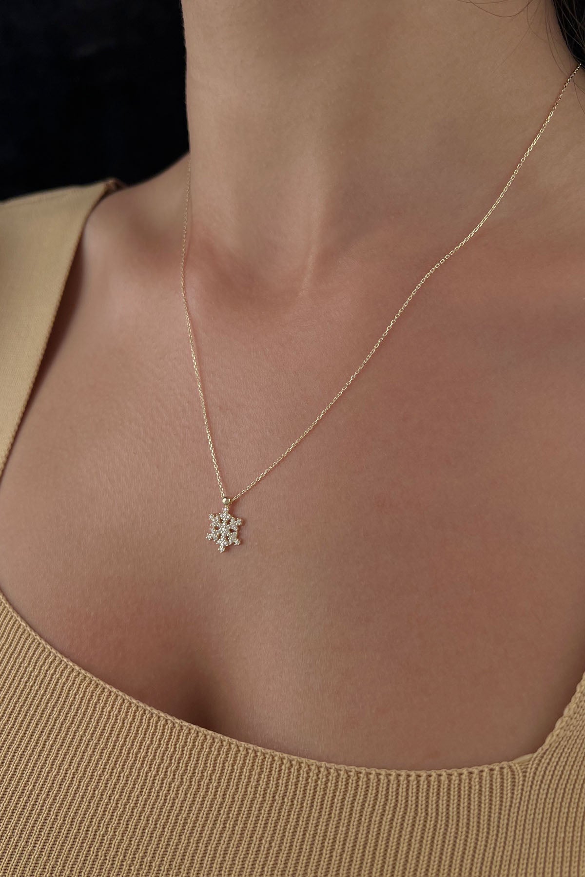 14ct Gold Snowflake Necklace