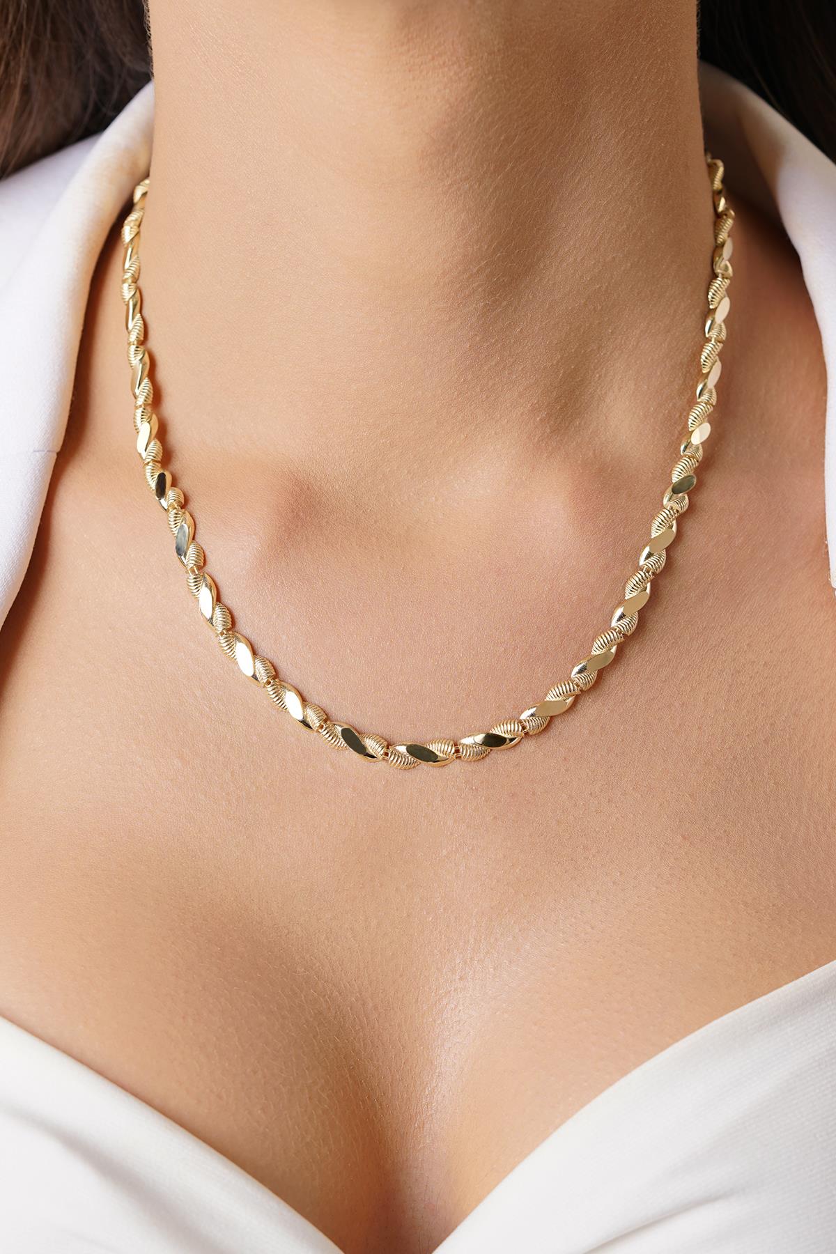 14K Gold Sparkling Twisted Necklace