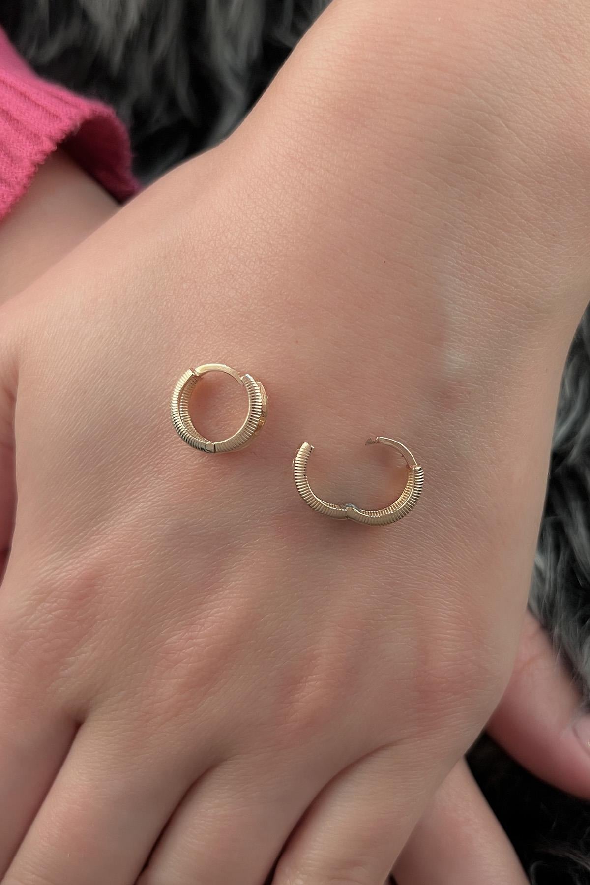 14ct Gold Sparkly Hoop Earrings