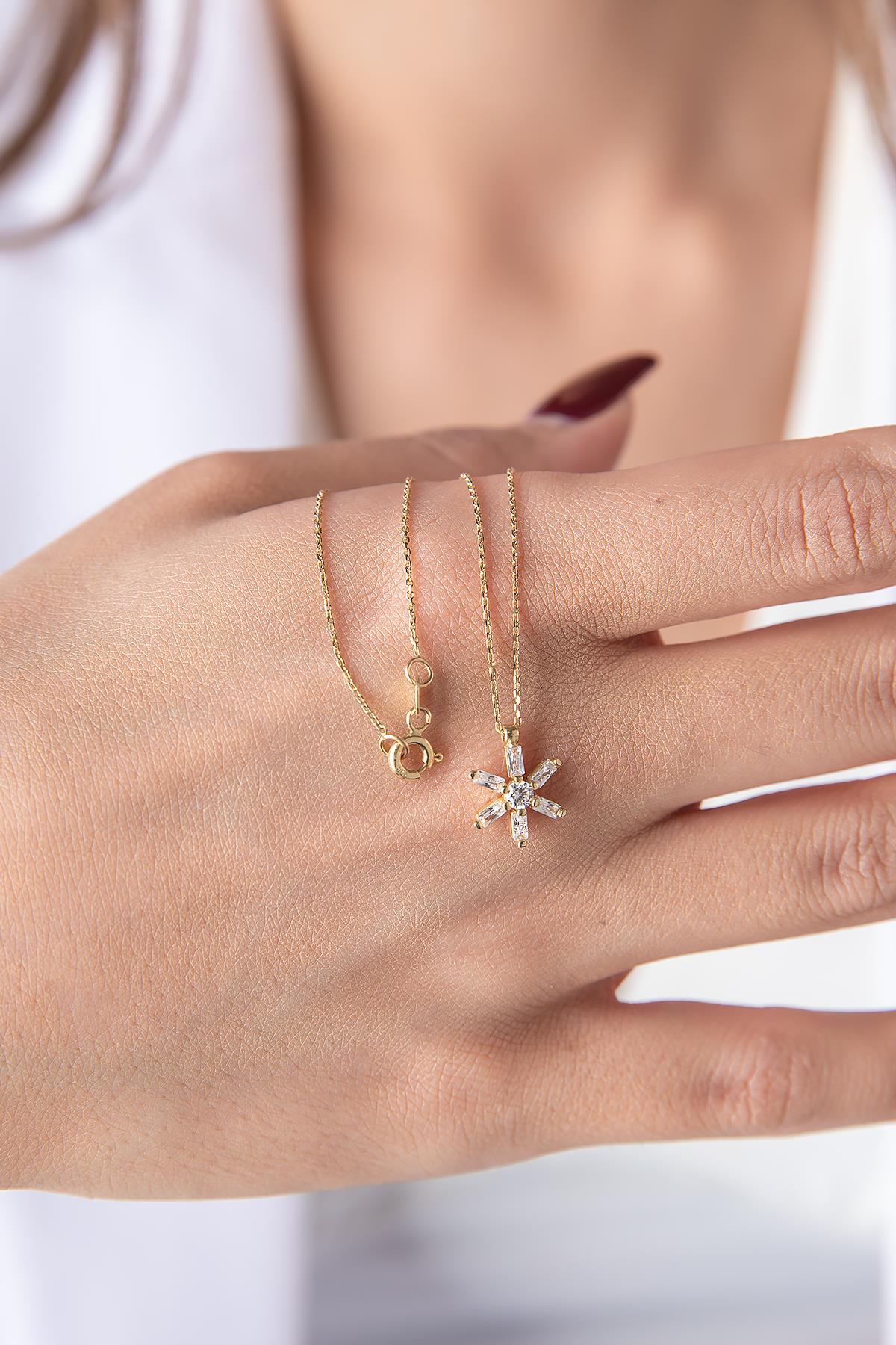 14K Gold Stone Flower Motif Necklace