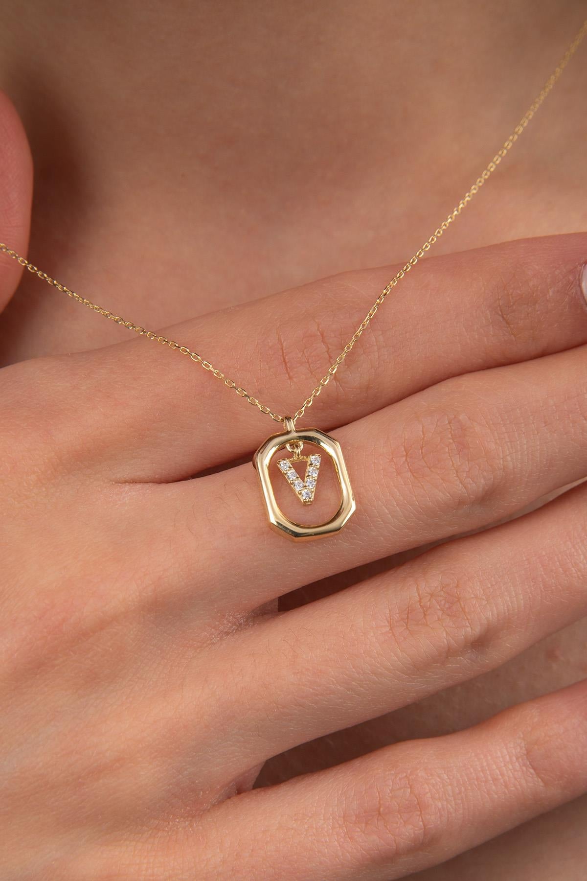 14ct Gold Stone V Letter Necklace