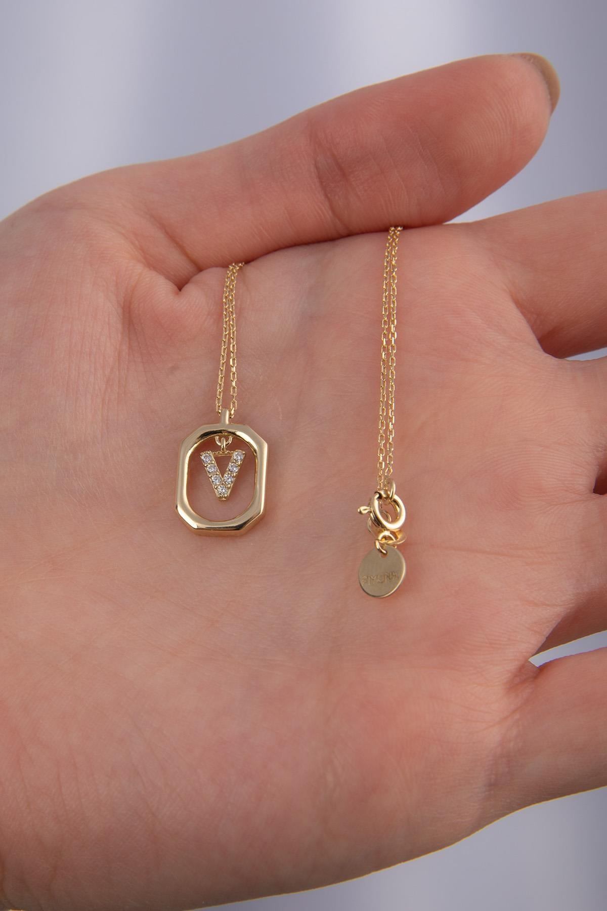14ct Gold Stone V Letter Necklace