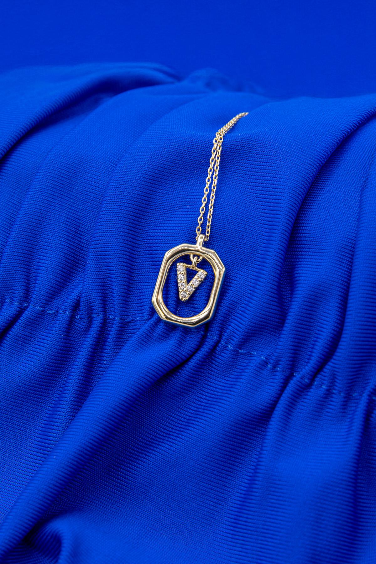 14ct Gold Stone V Letter Necklace