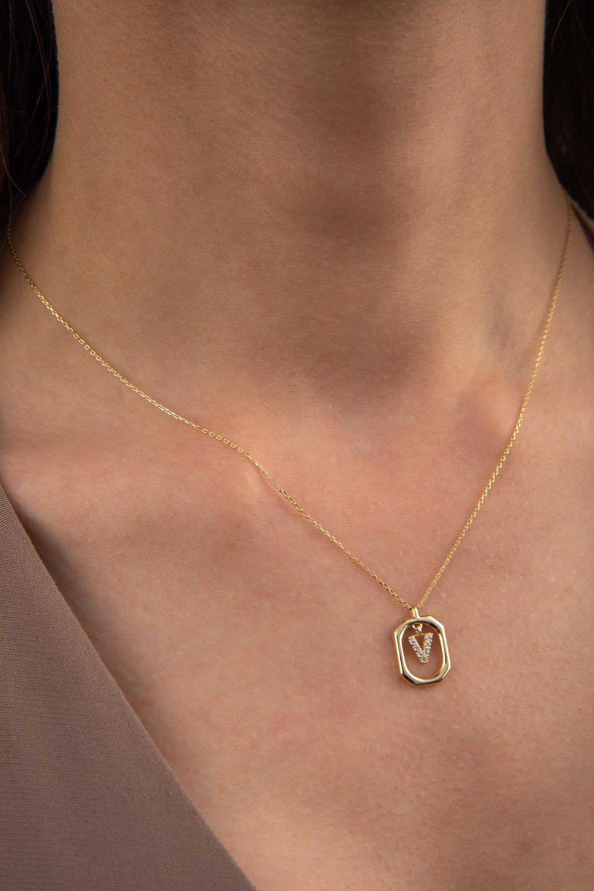 14ct Gold Stone V Letter Necklace