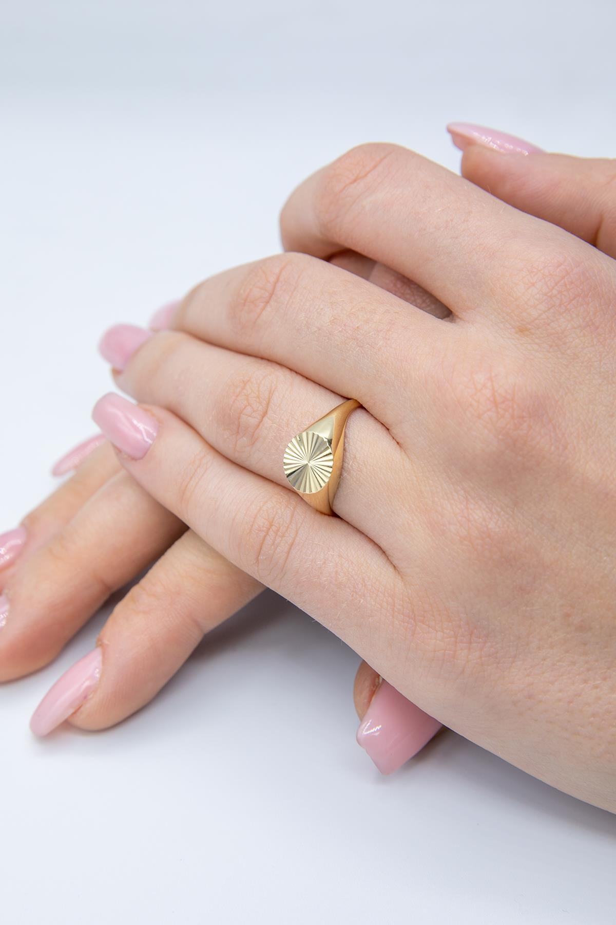 14ct Gold Sunburst Signet Ring