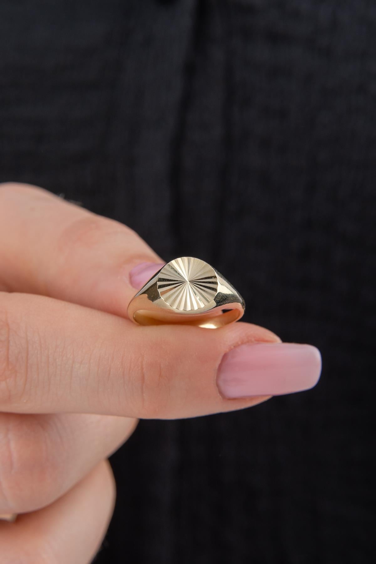 14ct Gold Sunburst Signet Ring
