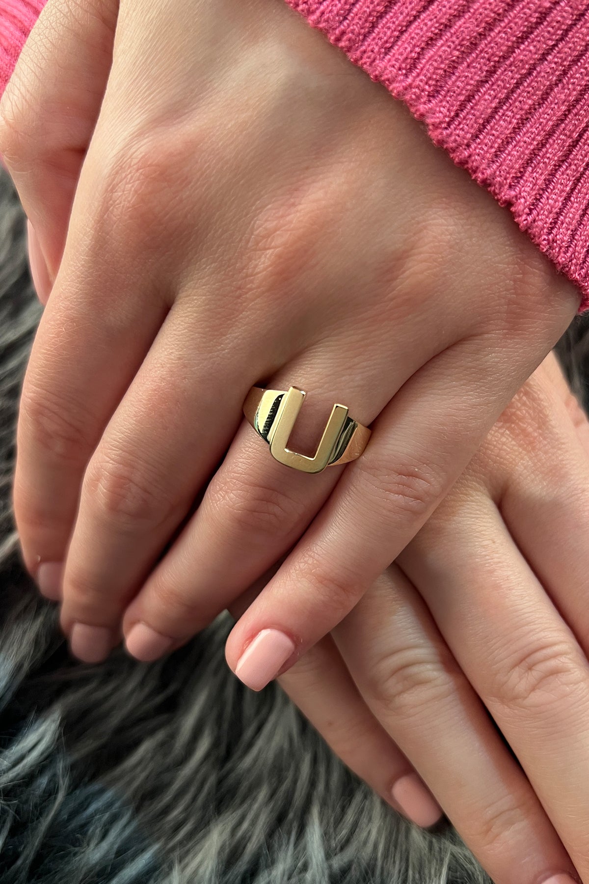 14ct Gold U Initial Ring