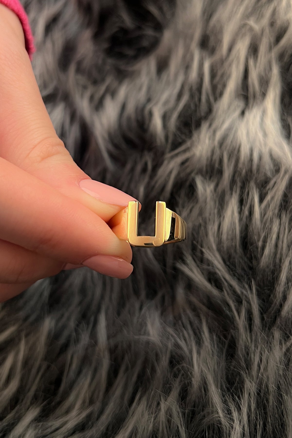 14ct Gold U Initial Ring