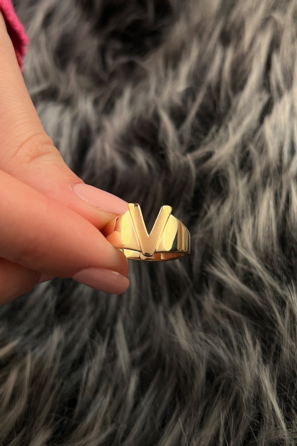 14ct Gold V Initial Ring