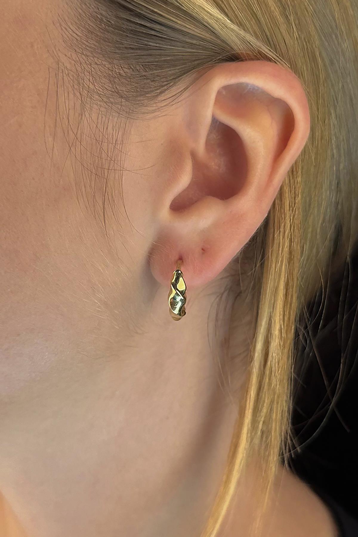 14ct Gold Wavy Huggie Hoop Earrings