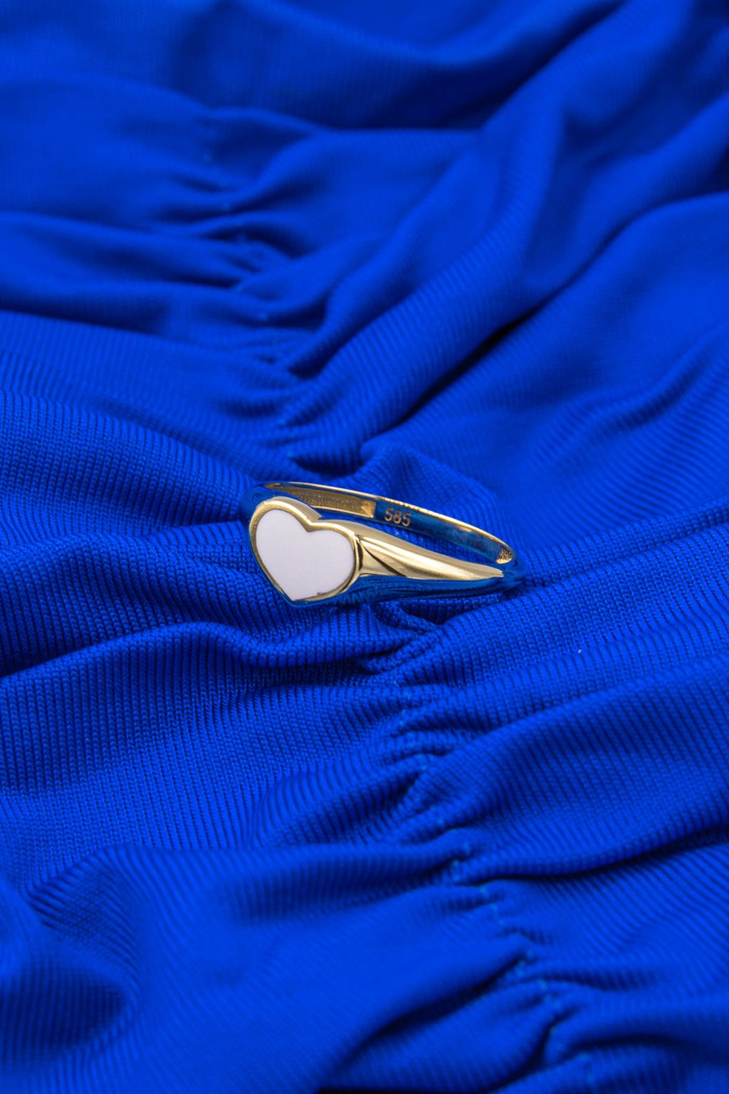 14ct Gold White Enamel Heart Shaped Ring