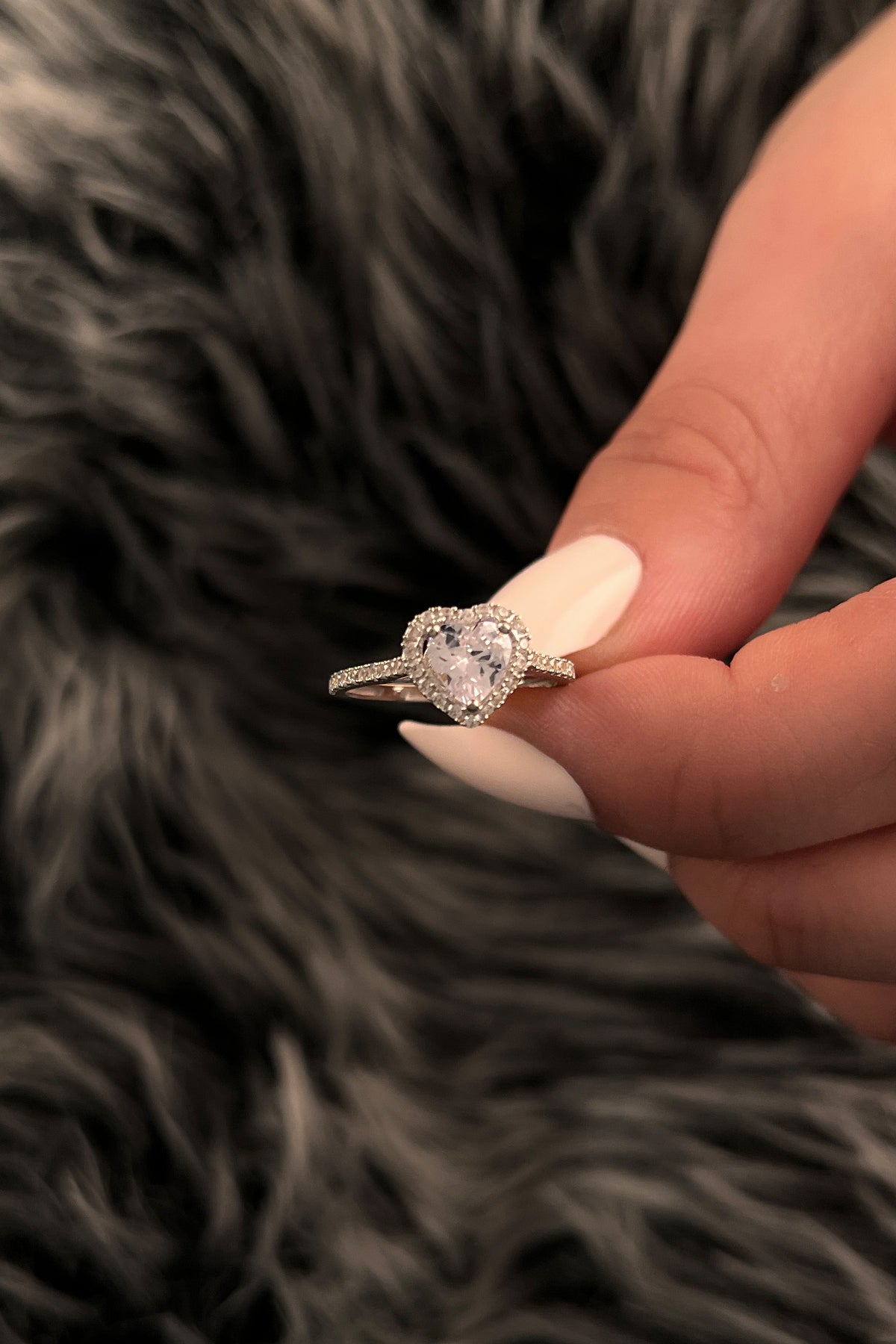 14ct Gold White Heart Shaped Stone Ring