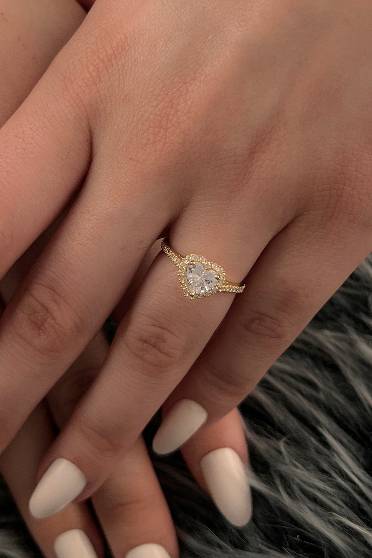 14ct Gold White Heart Shaped Stone Ring