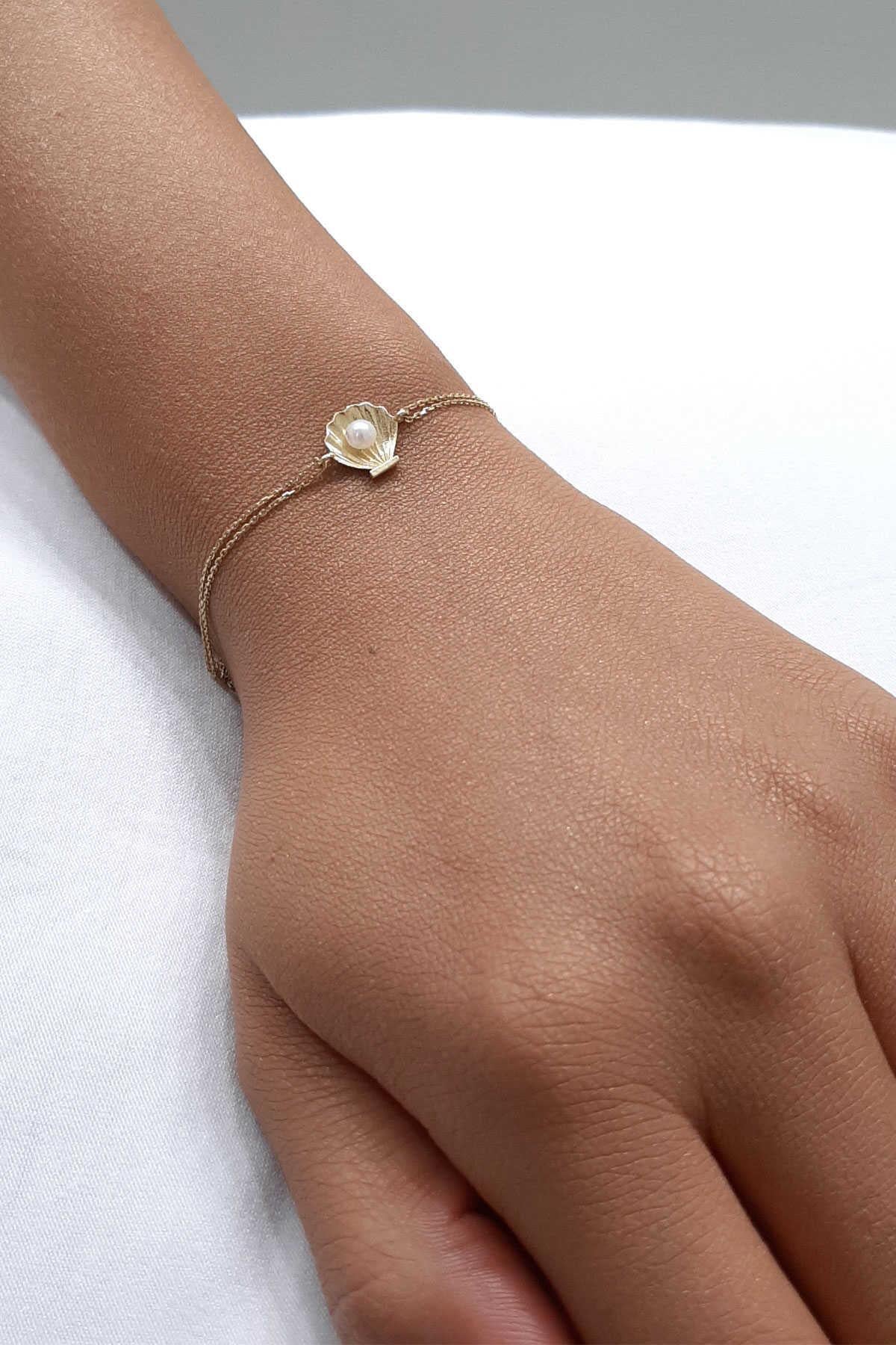 14K Gold Wide Oyster Pearl Bracelet