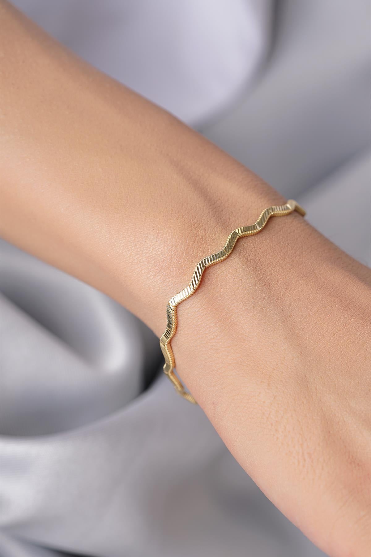 14ct Gold Zigzag Ajda Bracelet with Pen Finish – 22ct Appearance