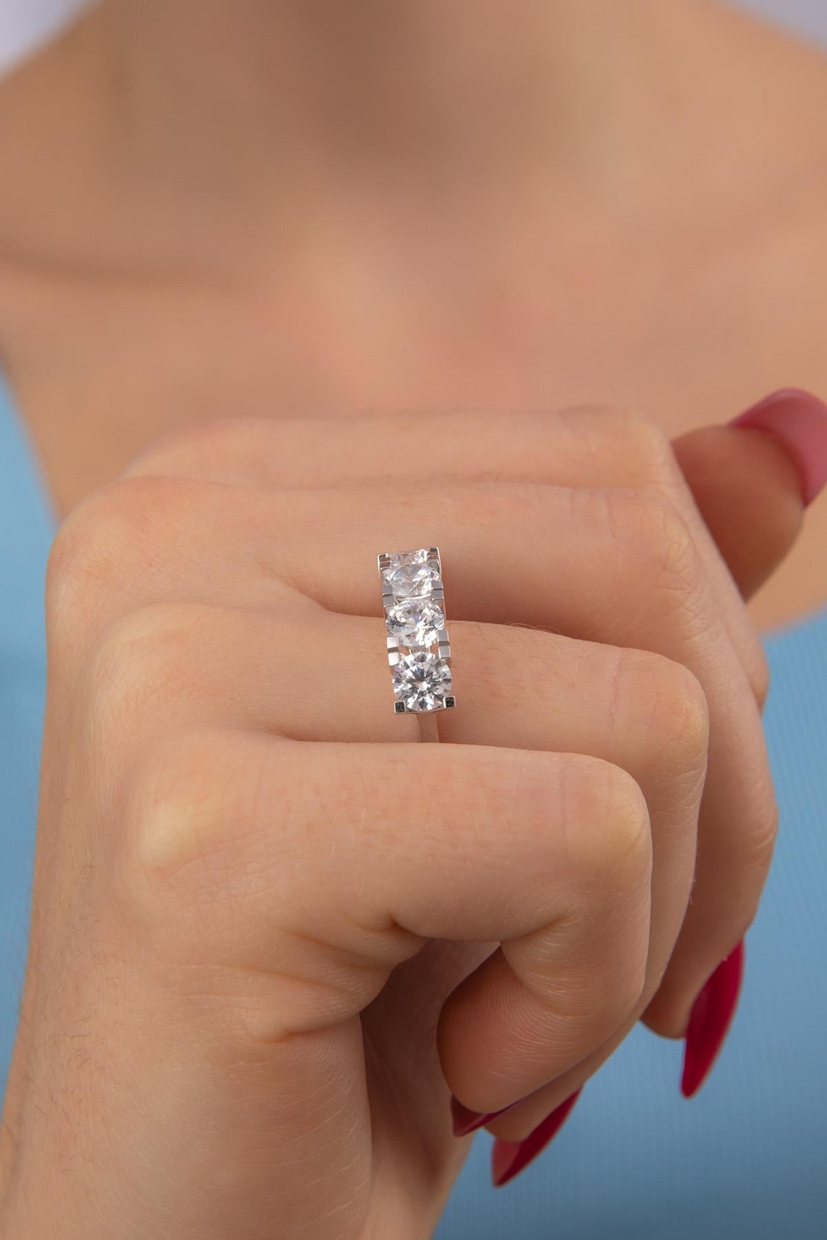 14ct White Gold 5 Stone Ring 8