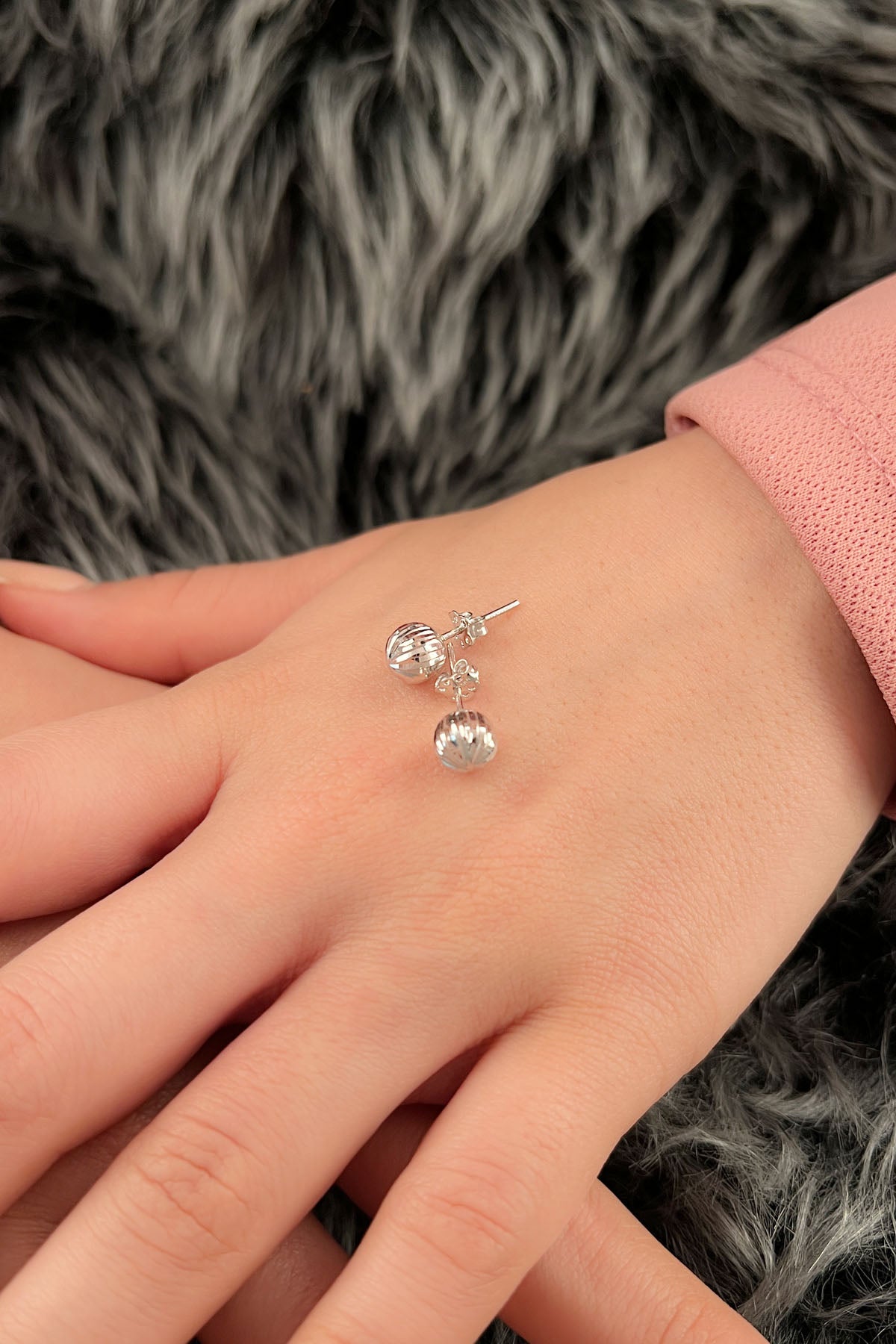 14ct White Gold Patterned Big Ball Stud Earrings