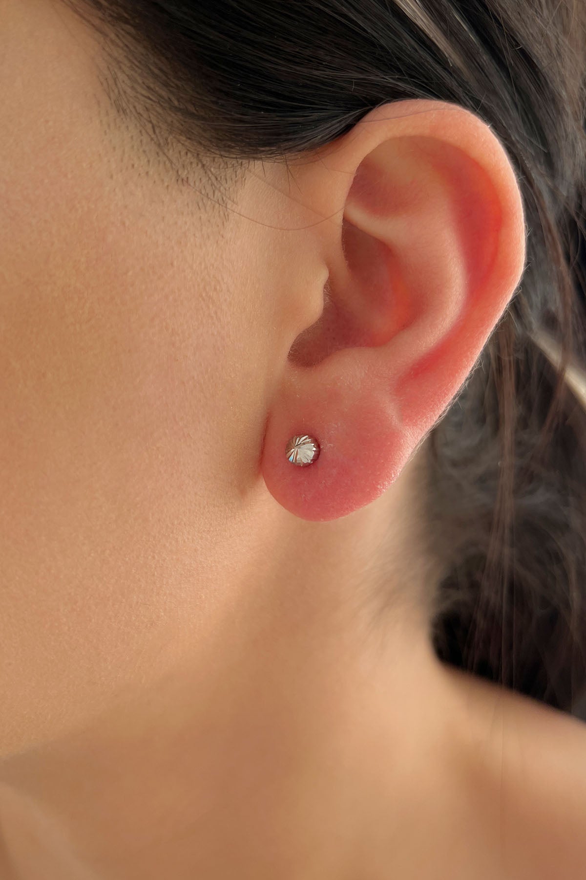 14ct White Gold Patterned Small Ball Stud Earrings