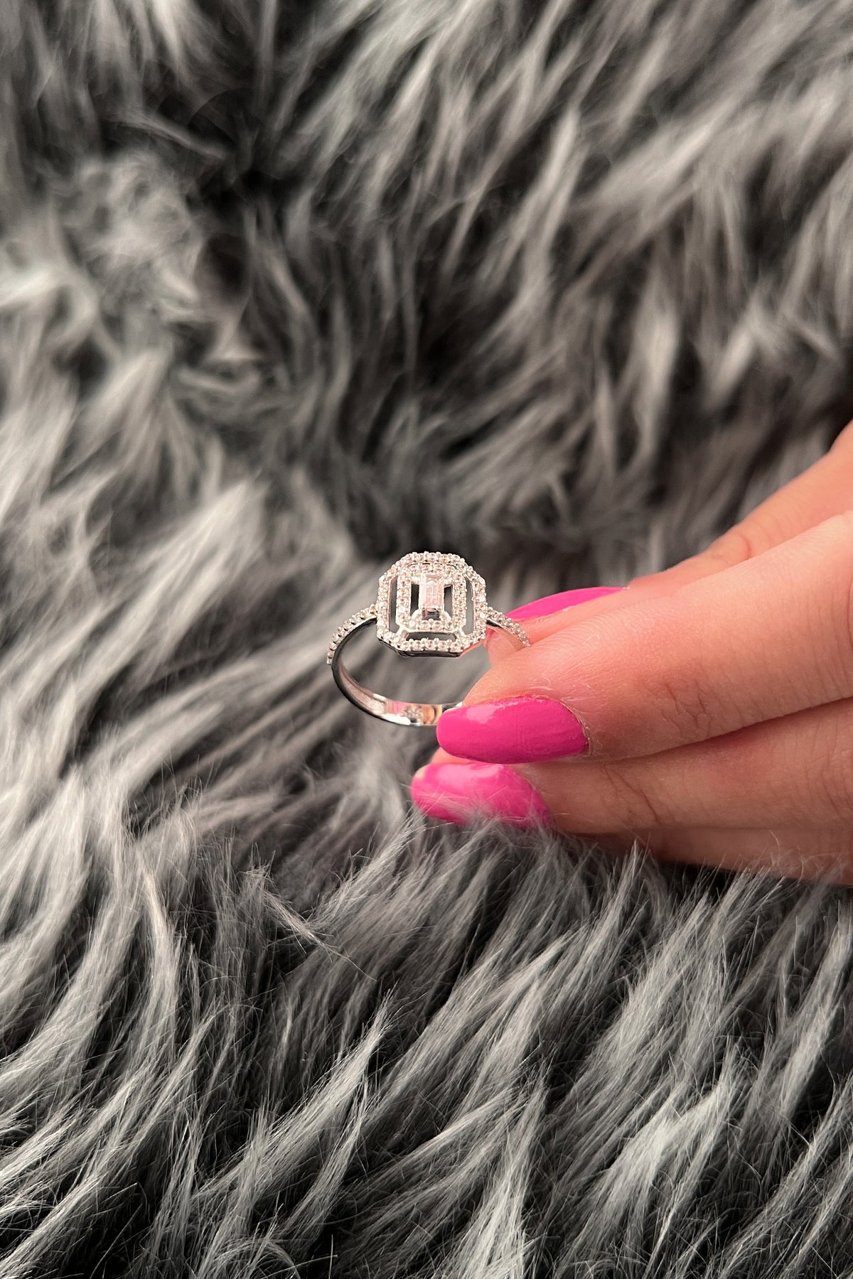 14ct White Gold Strip Baguette Ring