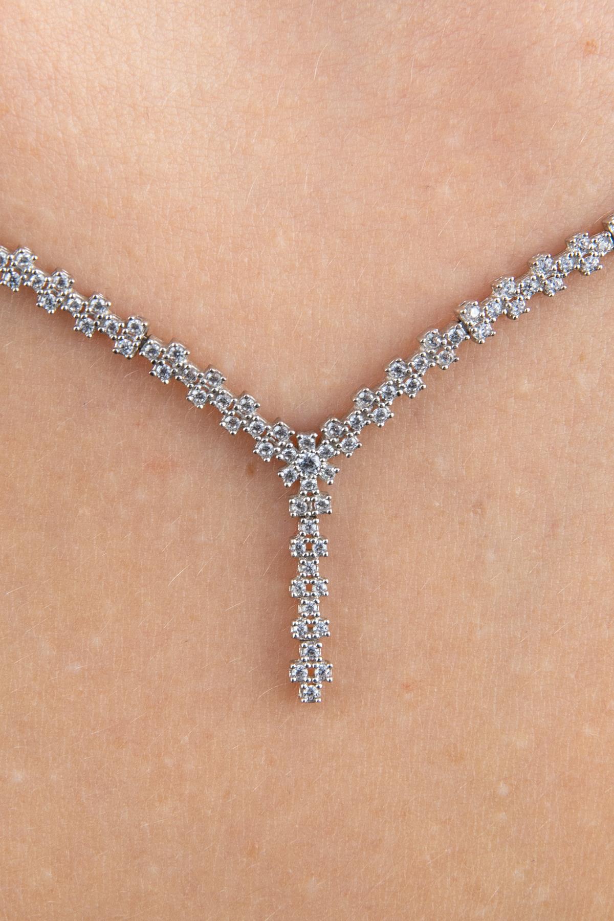14ct White Gold Tasteful Necklace