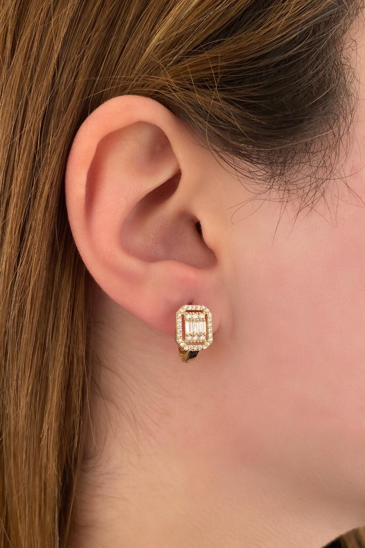 14ct Yellow Gold Baguette Stone Earrings